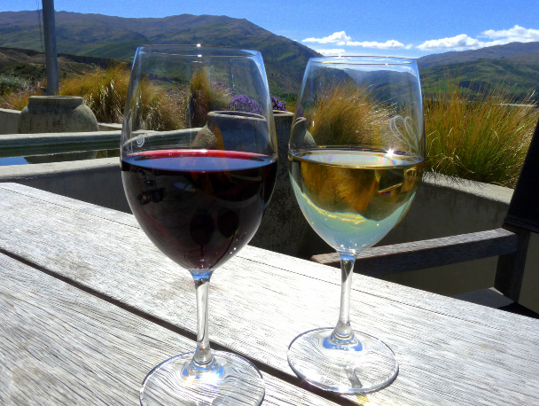 Glasses of red and white at a winery in Bannockburn, Cromwell, New Zealand (Picture: Megan Evans/Flickr)